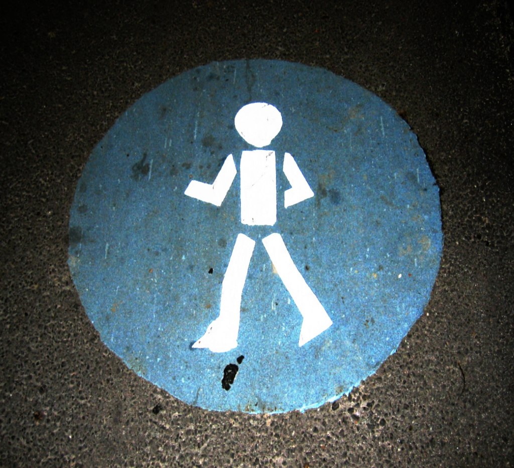 1024px-Pedestrian_sign_night_fluorescent