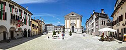 Centre de Mel avec Mairie et église