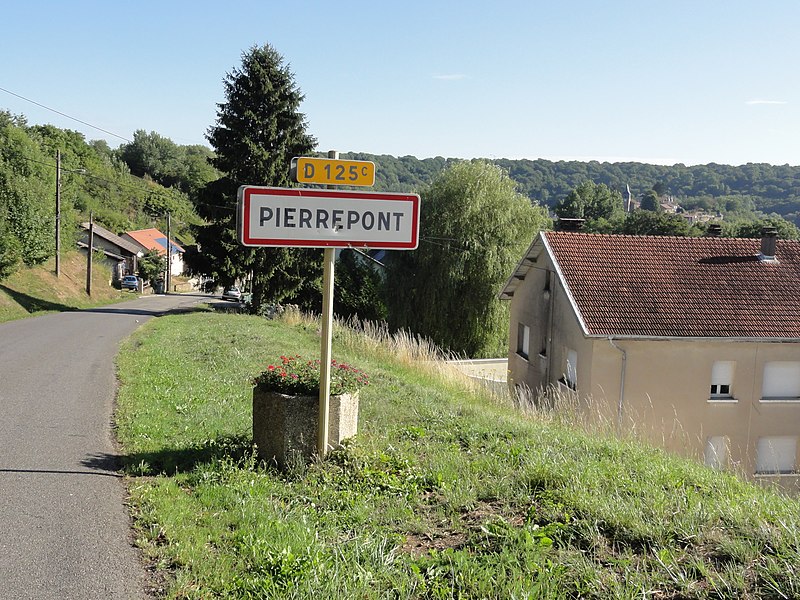 File:Pierrepont (Meurthe-et-M.) city limit sign.JPG