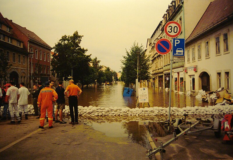 File:Pirna 2002 August Flood5.jpg