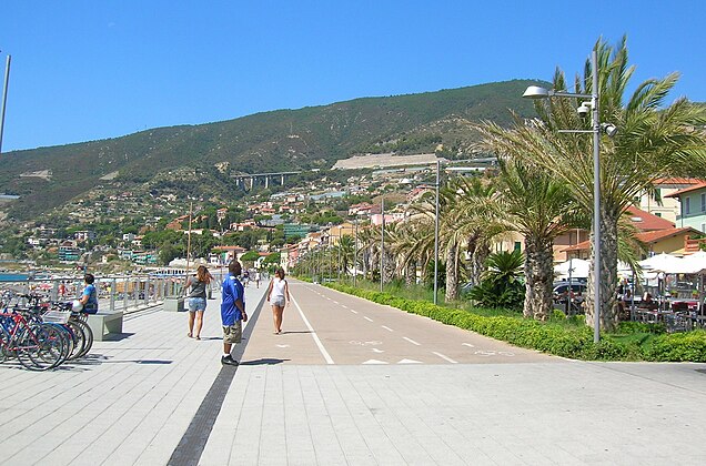 Pista ciclabile del Ponente ligure.