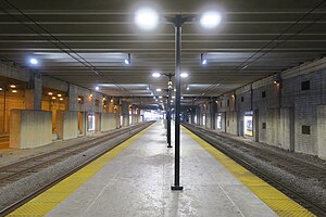 Platform at McCormick Place, looking north (32422047917).jpg