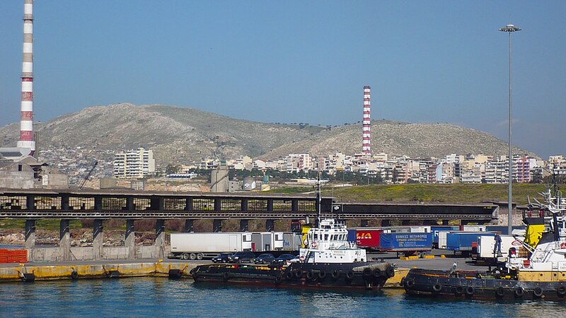 File:Port of Drapetsona at Pireaus.jpg