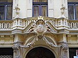 Praha - Nové Město, U půjčovny 9 - detail portálu a balkónu