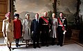 Offisiell fotografering: Presidentparet, kongeparet og medlemmer av den norske kongefamilien i Fugleværelset på Slottet Foto: www.kremlin.ru