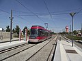 La station de tramway à 4 voies : les deux voies centrales sont réservées à Rhônexpress, les deux voies extérieures à la ligne 3 du tramway de Lyon.