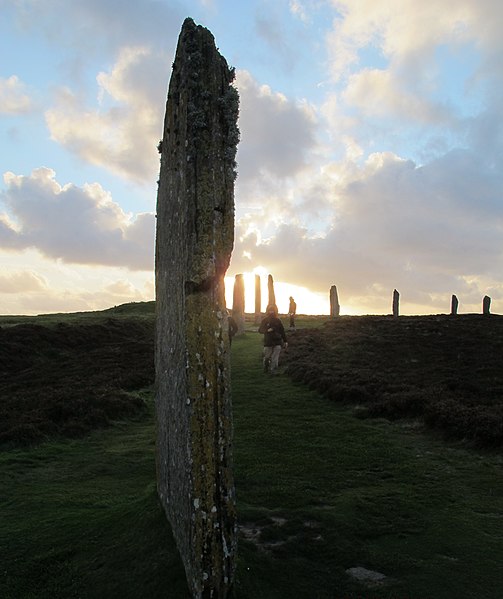 File:Ring of Brodgar late afternoon.jpg