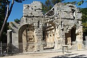 Roman Temple - Nîmes.JPG