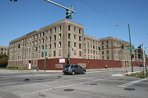 Заброшенное здание Rosenwald Court Apartments в 2012 году