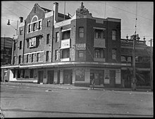 Captain Cook Hotel, Paddington in 1951. Photograph taken by Sam Hood for LJ Hooker, State Library of New South Wales, 31801 SLNSW 31801 Captain Cook Hotel taken for LJ Hooker Ltd.jpg