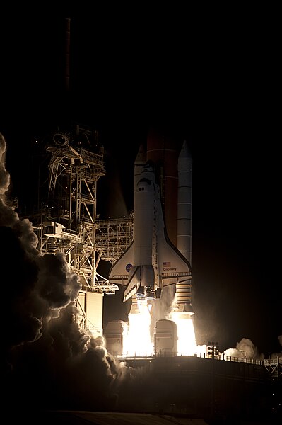 File:STS-131 - LAUNCH - DPLA - 09d6e55e43de1d895561c41a26597577.jpg