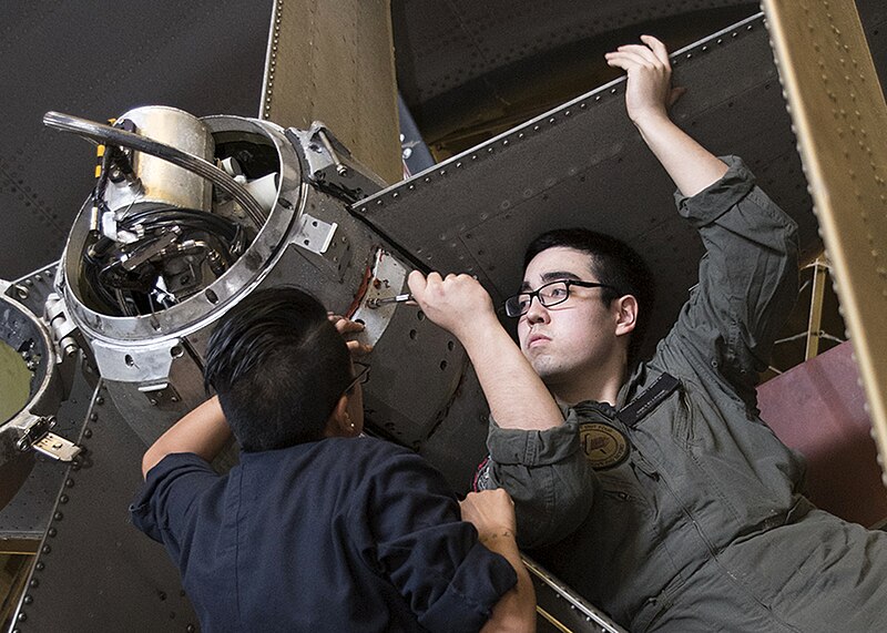 File:Sailors performing maintenance on LCAC aboard USS Wasp (LHD-1) 160914-N-JW440-049.jpg