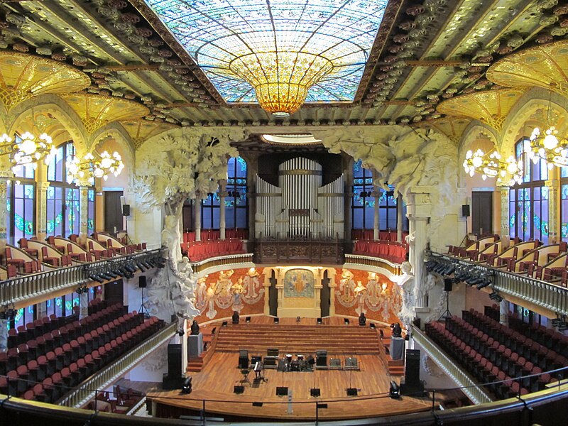 File:Salle du Palau de la Música Catalana.JPG