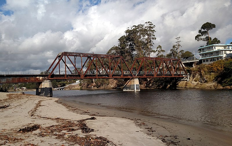 File:San Lorenzo River railroad bridge, November 2019.jpg