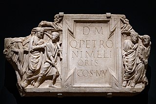 couvercle du sarcophage de Q. Petronius Melior