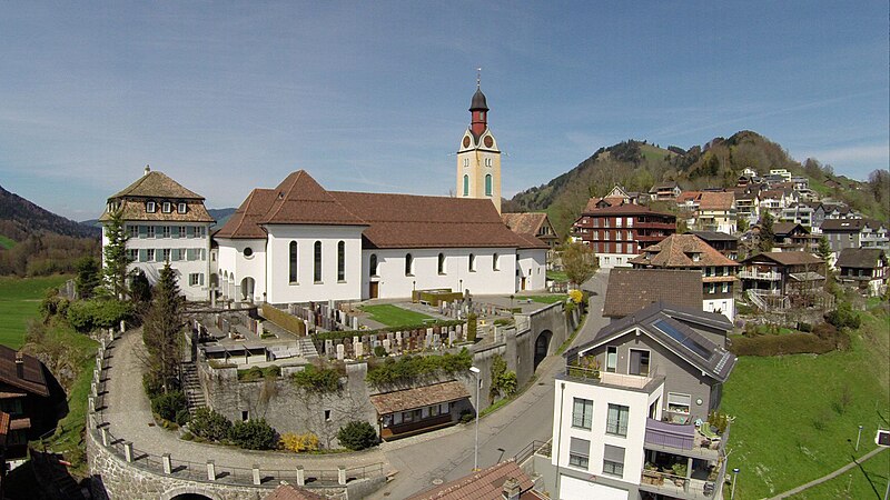 File:Sattel Kirche mit Friedhof .jpg