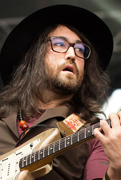 File:Sean Lennon and The Ghost of a Saber Tooth Tiger - WeekEnd des Curiosités 2015-3845 04 (cropped).jpg