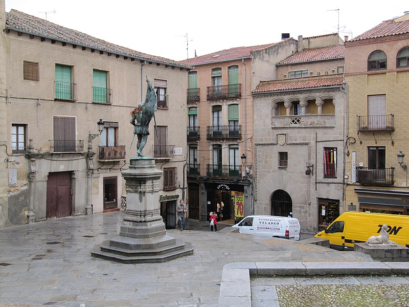 File:Segovia, Plaza San Martín 02.jpg