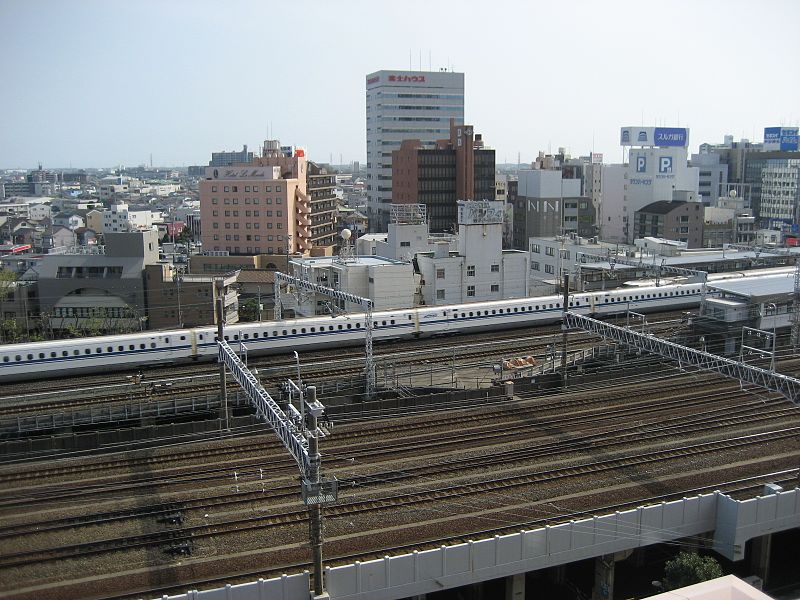 File:Shinkansen Passing through Hamamatsu Sta. - panoramio.jpg