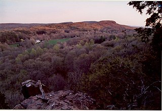 <span class="mw-page-title-main">Short Mountain (Connecticut)</span> Traprock ountain in the American state of Connecticut