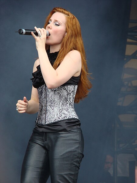 File:Simone Simons 010.jpg