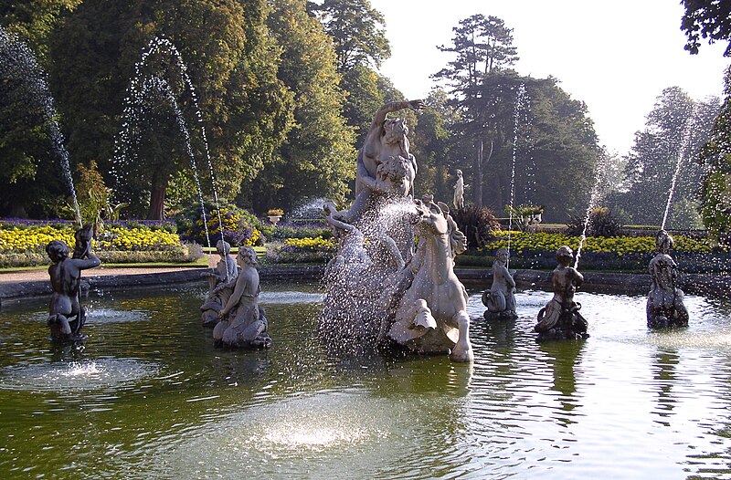 File:South Fountain at Waddesdon Manor.jpg