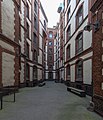 Deutsch: Innenhof des Sandtorkaihofs (Block H) in der Speicherstadt in Hamburg-HafenCity.