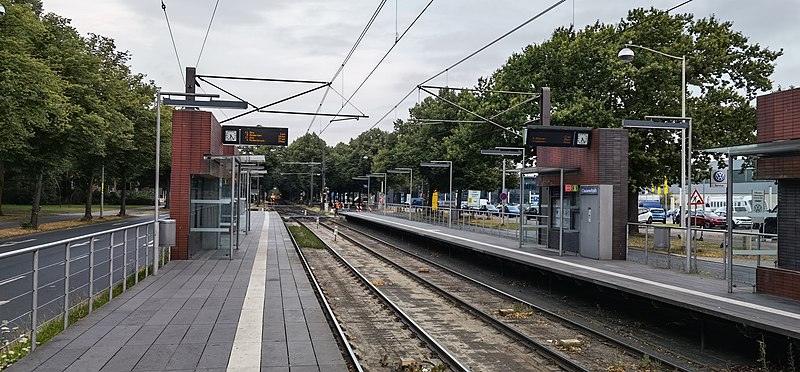 File:Stadtbahn Hannover Clausewitzstraße 2108010626.jpg