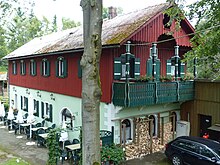 Gasthaus neben dem Turm