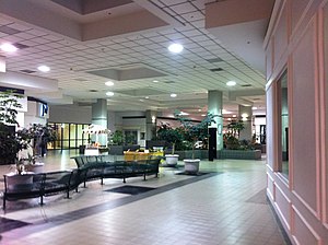Staunton alışveriş merkezi corridor.jpg