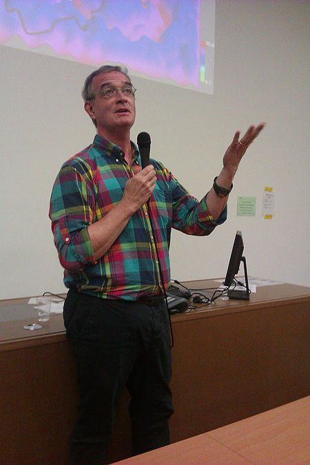 Stephen Friend at NightScience 2013 in Paris.jpg