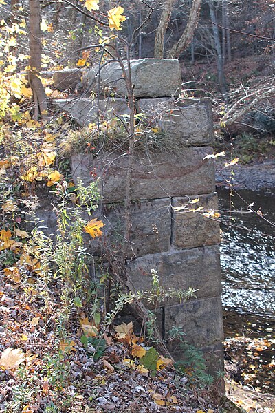 File:Stone structure on Catawissa Creek 7.jpg