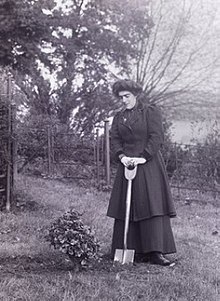 Suffragette Isabel Seymour 1910.jpg