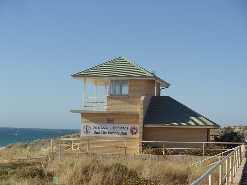 File:Swanbourne Nedlands Surf Life Saving Club building..JPG