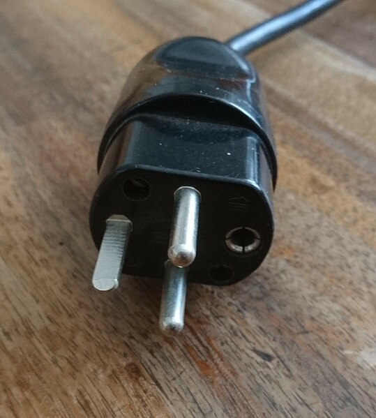 File:T5 plug with 4 contacts.jpg