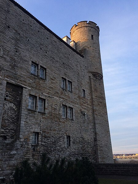 File:Tallinn - -i---i- (32312063952).jpg