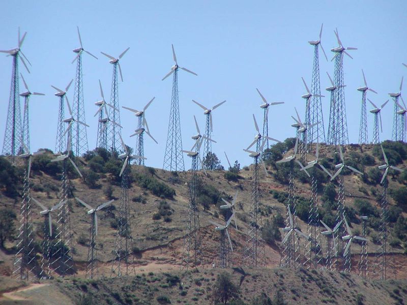 File:Tehachapi wind farm 3.jpg