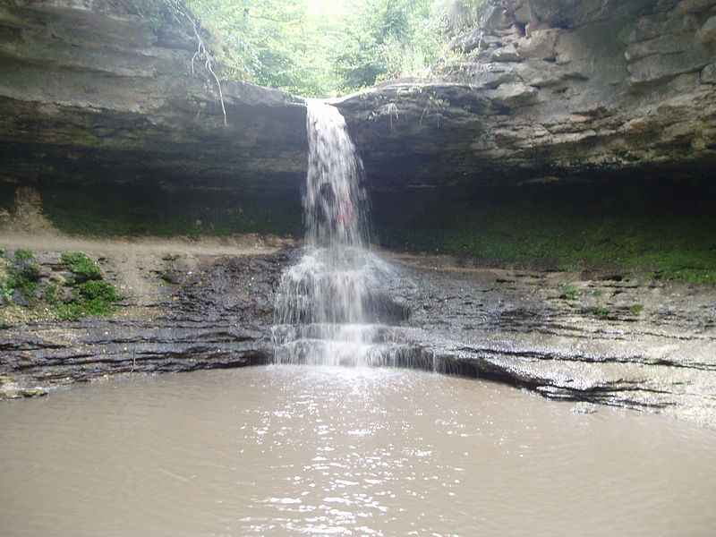 File:The waterfall in Saharna (190160440).jpg