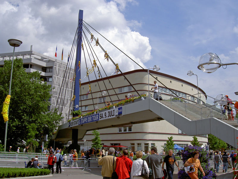 File:Tour de France Pforzheim 2005-07-09b.jpg