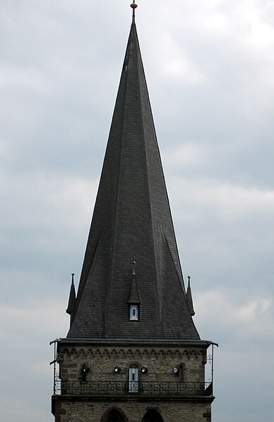 File:Turm der Altstadtkirche St. Mariä Heimsuchung in Warburg 10.jpg