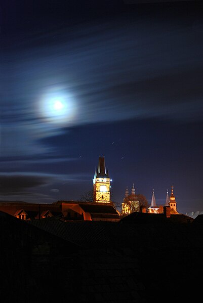 File:Turnul Ștefan noaptea.jpg