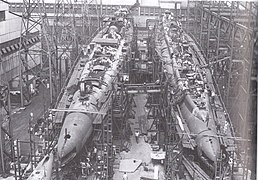 Submarines USS Ulua (SS-428) and USS Trumpetfish (SS-425) under construction, 1945