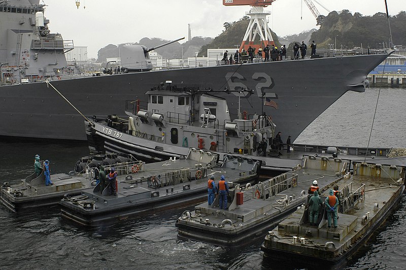 File:US Navy 060301-N-3946H-019 Yokosuka Port Operations pusher boats and a U. S. Navy tugboat move the guided missile destroyer USS Fitzgerald (DDG 62).jpg