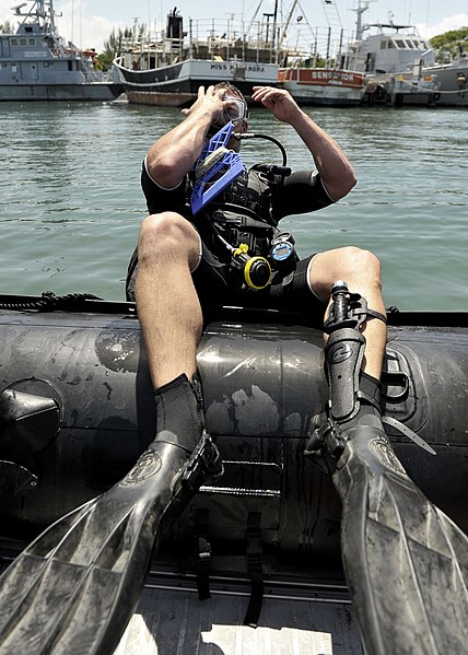 File:US Navy 110727-N-KB666-138 Master Seaman John Penney enters the water to conduct search operations with Mobile Diving and Salvage Unit (MDSU) 2.jpg
