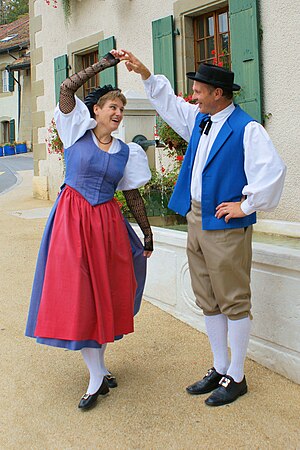 Un couple de danseurs en costume traditionnel vaudois.jpg