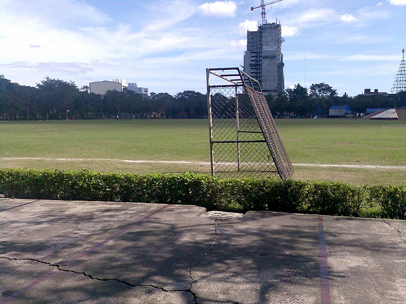 File:University of Santo Tomas, field.jpg