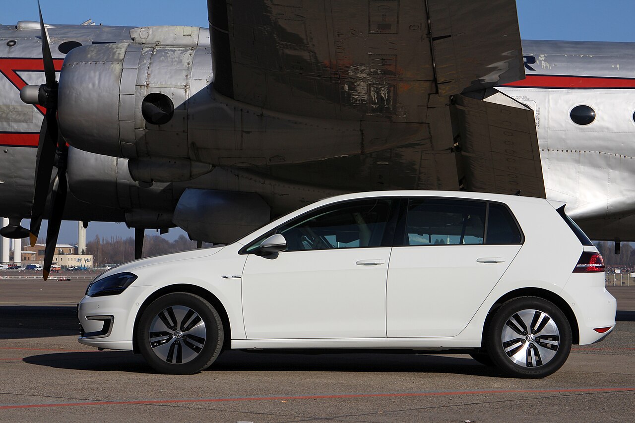 Image of VW eGolf 2014 (13058419625)