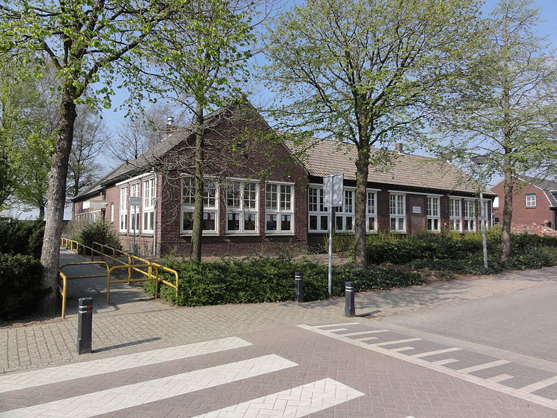 File:Venray Castenray, basisschool.JPG