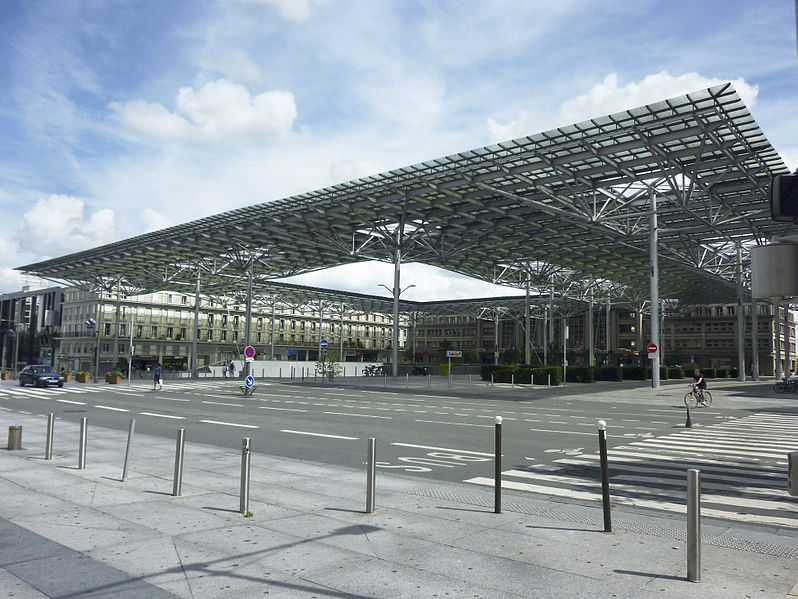 File:Verrère place Alphonse Fiquet, Gare d'Amiens.jpg