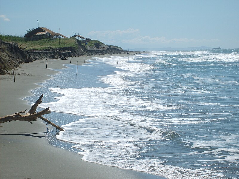 File:Vigan coast 3.jpg